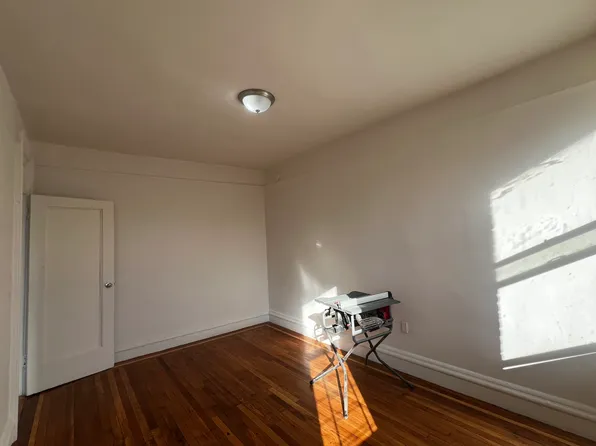 2645 Morris Avenue image 5 of 6