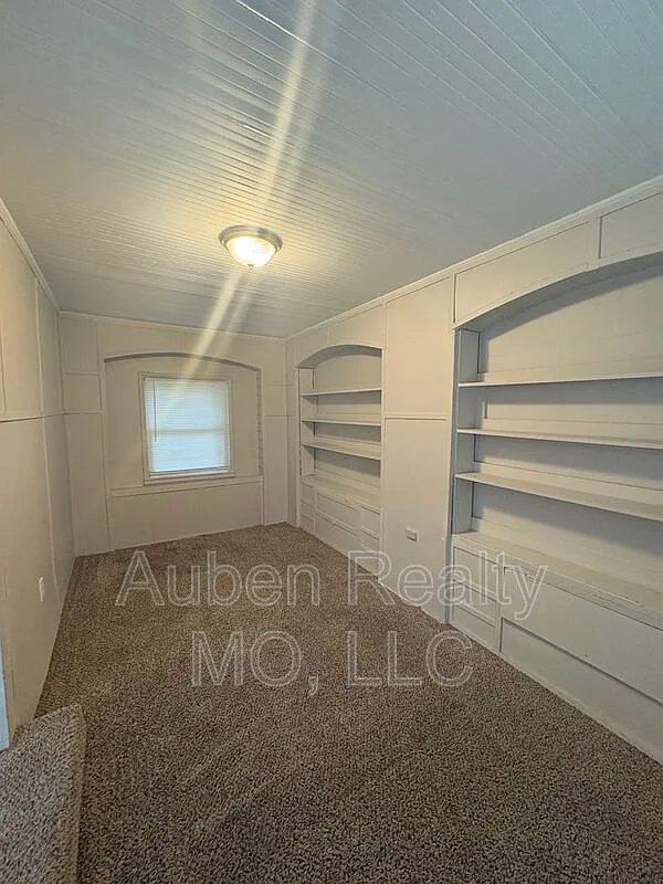 3 bed, 2.0 bath, 1342 sqft, $1,525 — Photo 3
