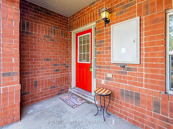 3rd image of 464 Collis Ct