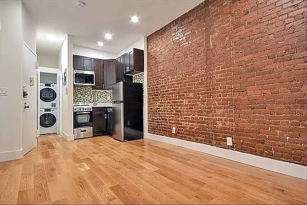 1st image of 1709 2nd Ave #4F
