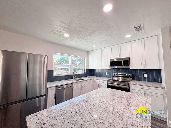 3rd image of 440 Avon Ln