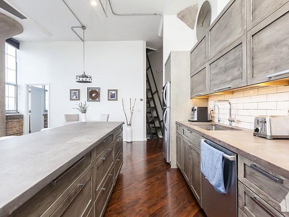 5th image of 1801 W Larchmont Ave #604A