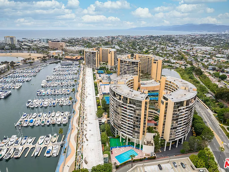 4265 Marina City Dr #415 — Photo 32