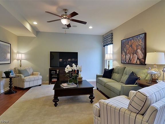3rd image of 709 Hillary Ln