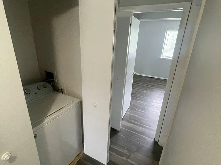 400 Barclay Walk — Photo 18
