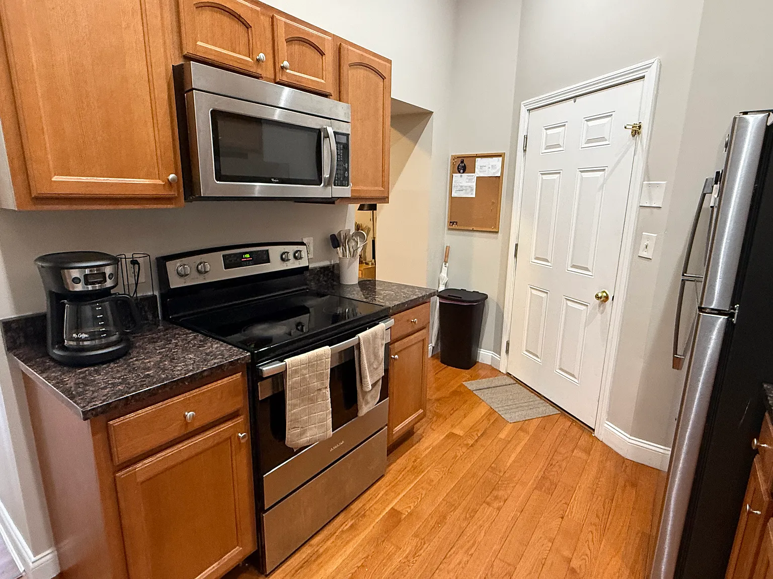 2 bed, 706 sqft, $2,300 — Photo 3