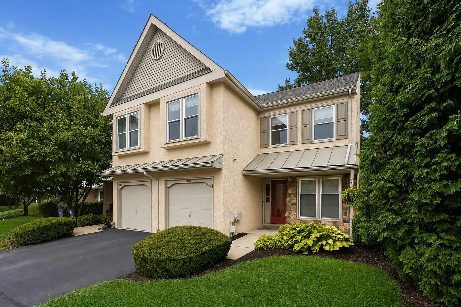 3 bed, 2.5 bath, 2485 sqft, $3,350 — Photo 1