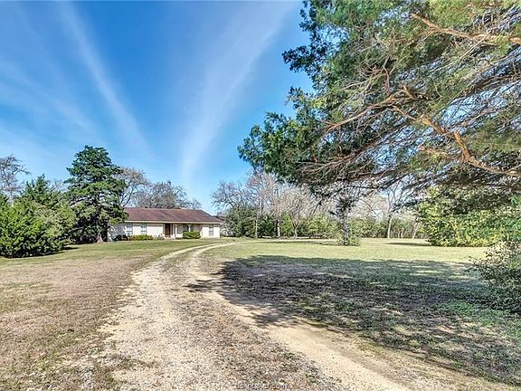 2nd image of 4829 Whispering Oaks Dr