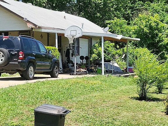 5th image of 301 E North St