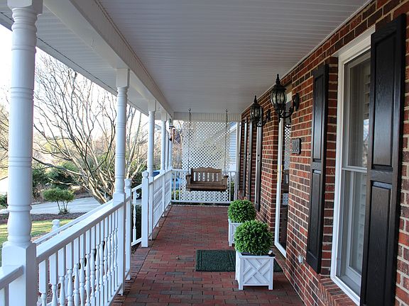 Covered Porch w/brick pavers