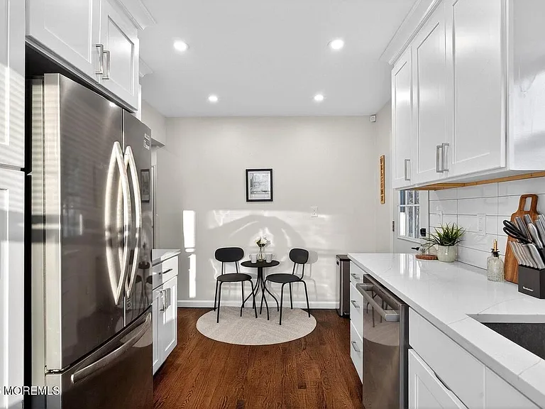 5 Lois Ave — Photo 17