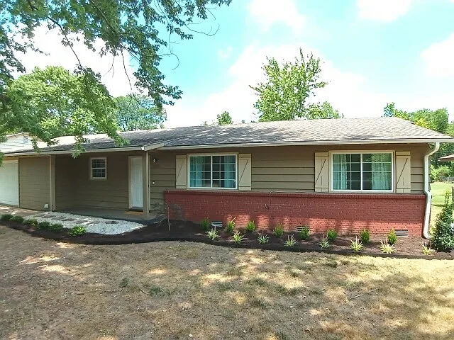 2452 W Valley Dr