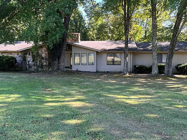 672 N Lake Dr, Oneida, TN 37841