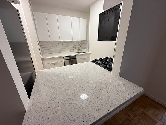 4th image of 155 E 34th St APT 7S