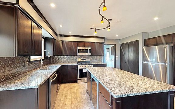 5th image of 14400 Country Club Ln