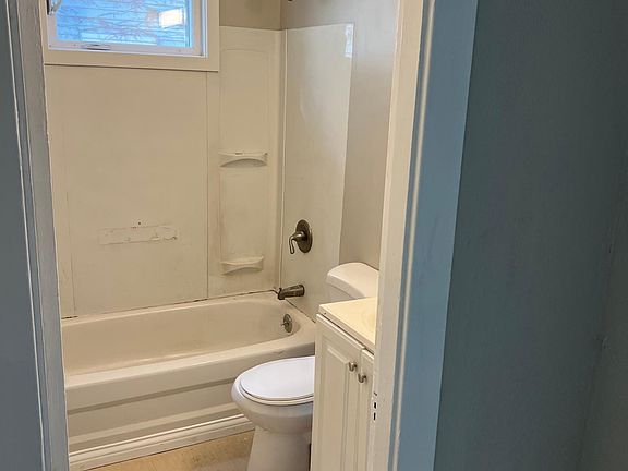 4th image of 1356 Burdette Ave APT 1