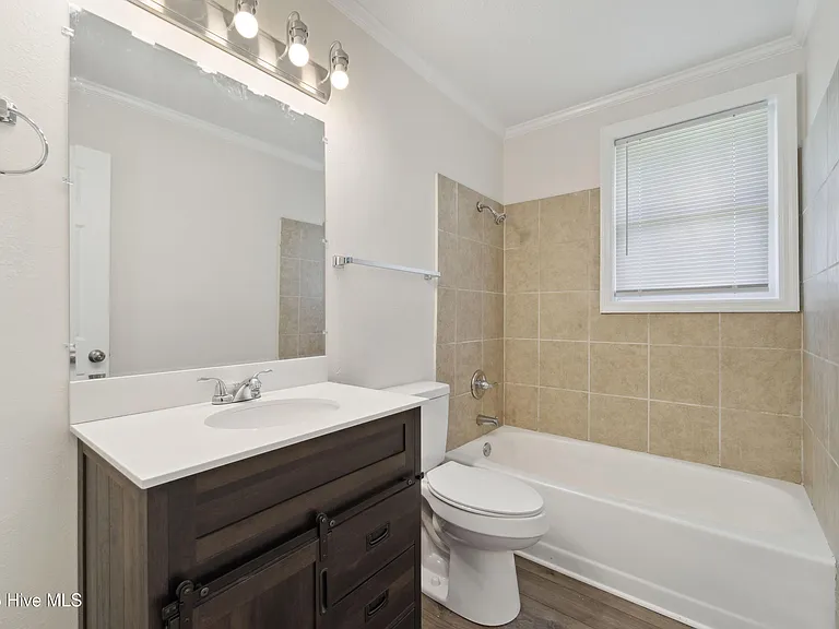 1216 Davis St — Photo 9