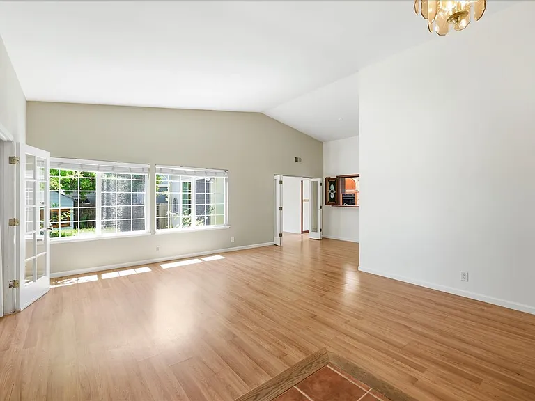 657 Sandy Hook Ct — Photo 4