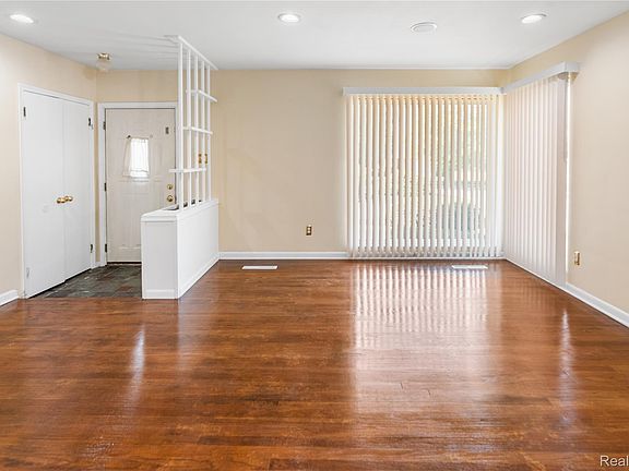 3rd image of 20540 Sunderland Rd