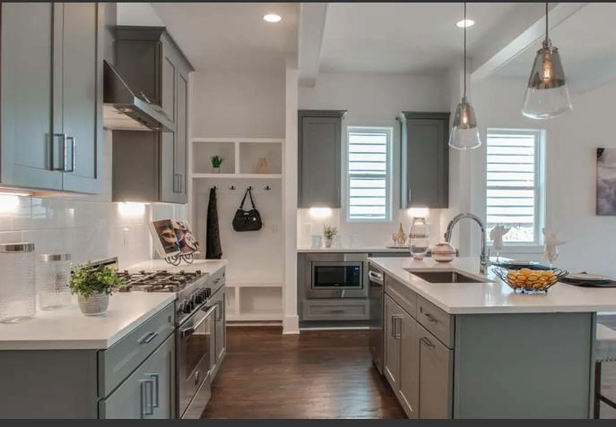 4 bed, 3.5 bath, 3000 sqft, $5,200 — Photo 3