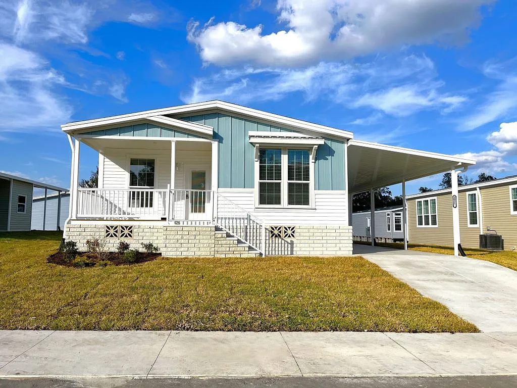 3 bed, 2.0 bath, 1356 sqft, $1,649 — Photo 1