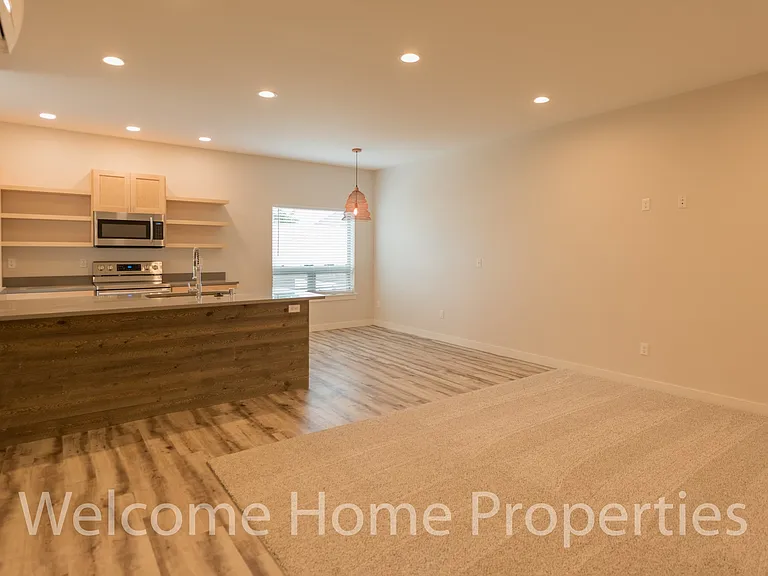 2 NE Hadley Way — Photo 6