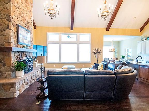5th image of 4284 Fox Glen Dr