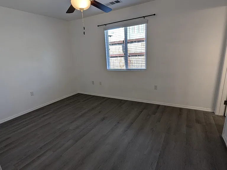 830 E Isham Ave — Photo 10