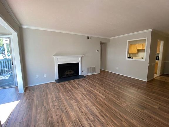 4th image of 608 Augusta Dr #608