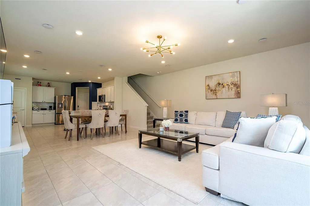 3 bed, 2.5 bath, 1796 sqft, $2,185 — Photo 2