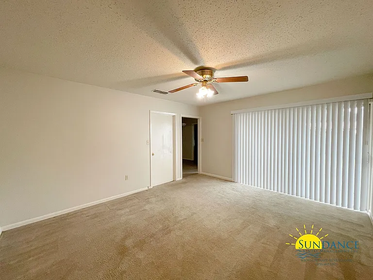 11 Oak Ln — Photo 3