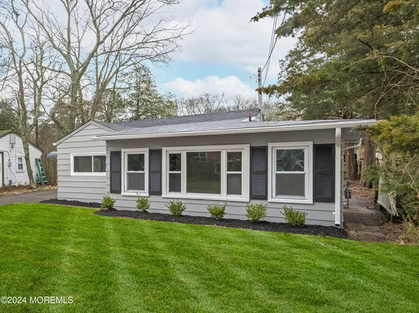 24 Central Avenue, Waretown, NJ 08758