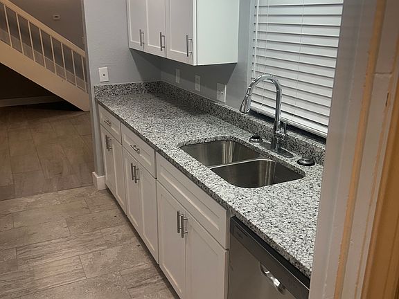 5th image of 2731 Indian Creek Blvd