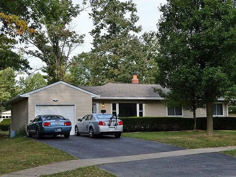 323 N Hillsdale Dr — Photo 1