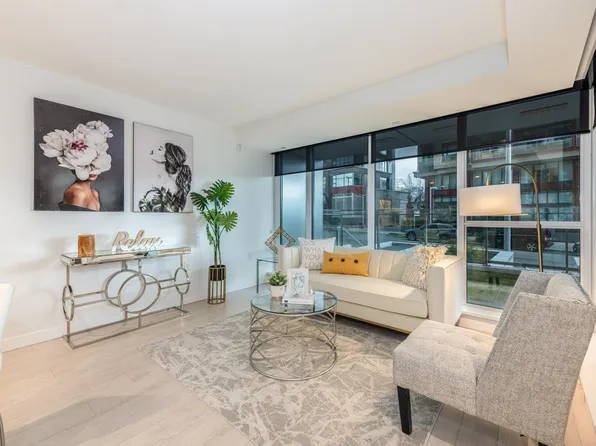 1738 Cook St, Vancouver, BC V5Y 3J6