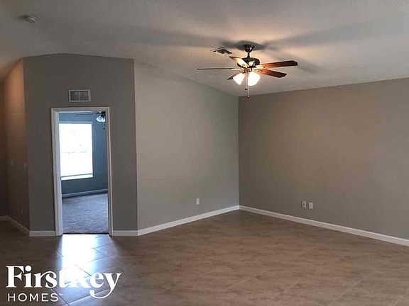 4th image of 312 SW South Quick Cir