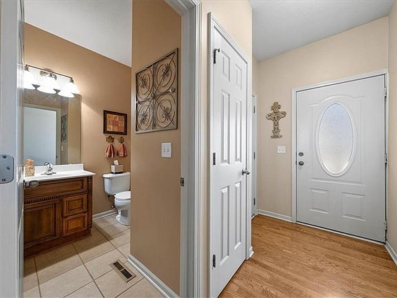 3rd image of 4532 Willow Ave