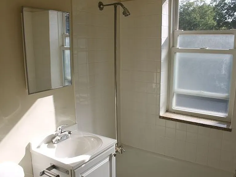 816 Simpson St — Photo 11