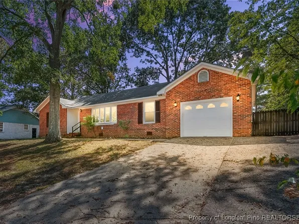 907 Dandridge Dr, Fayetteville, NC 28303