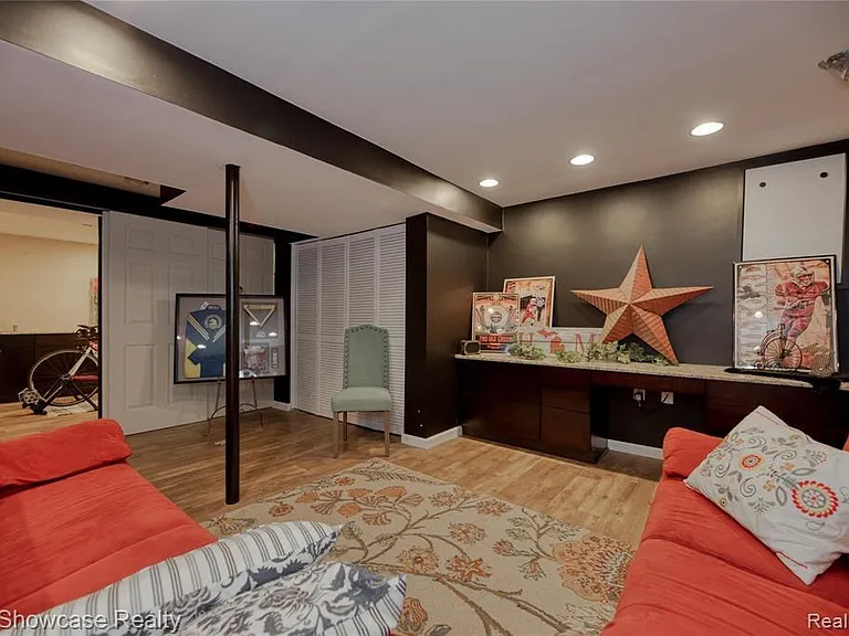 299 Wind Way Dr — Photo 16