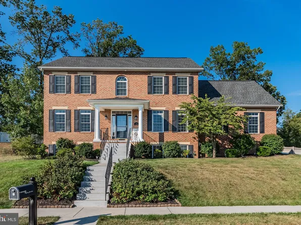 276 Pine Creek Dr, Carlisle, PA 17013