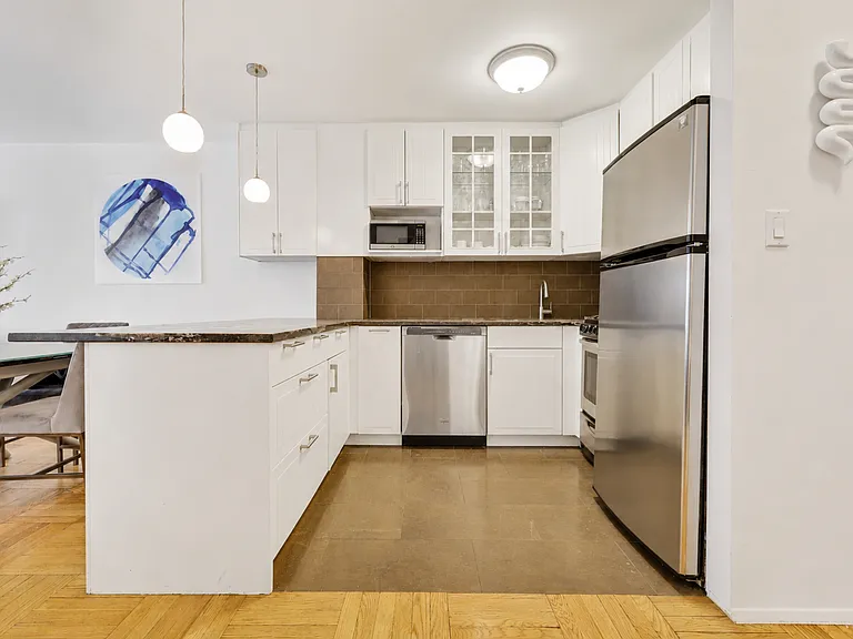 420 E 55th St #8H — Photo 4