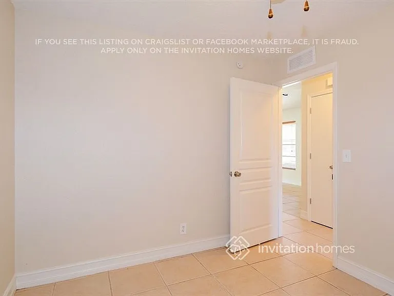 1371 Denlow Ln — Photo 15
