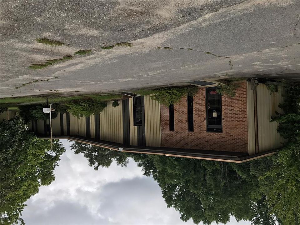 2nd image of 1117 N Main St