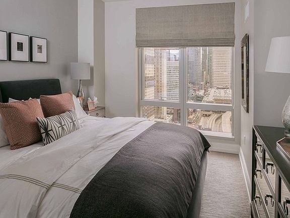 4th image of 555 10th Ave APT 15D