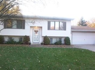 279 S Chase Dr, Crown Pt, IN 46307