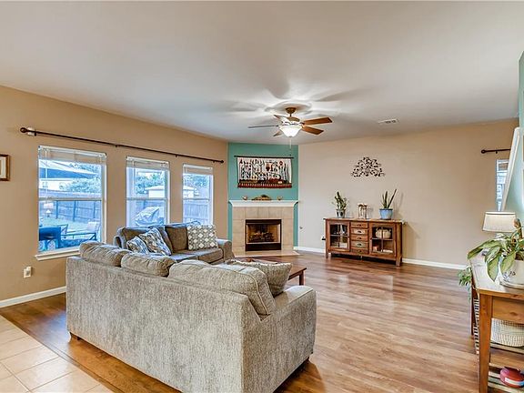 5th image of 209 Dark Horse Ln
