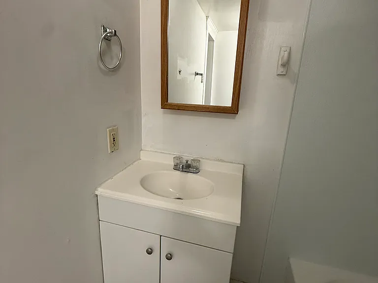 123 N Meade St — Photo 10