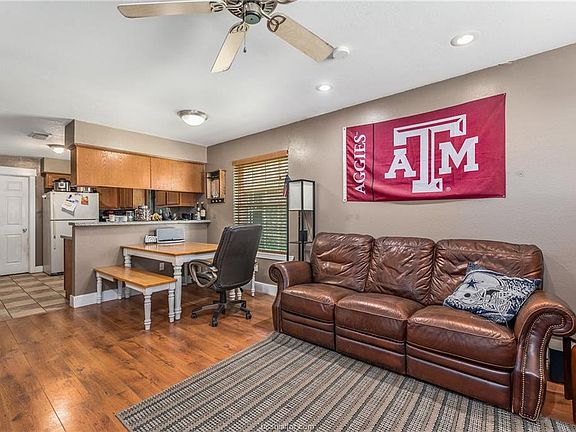 4th image of 820 Avenue B