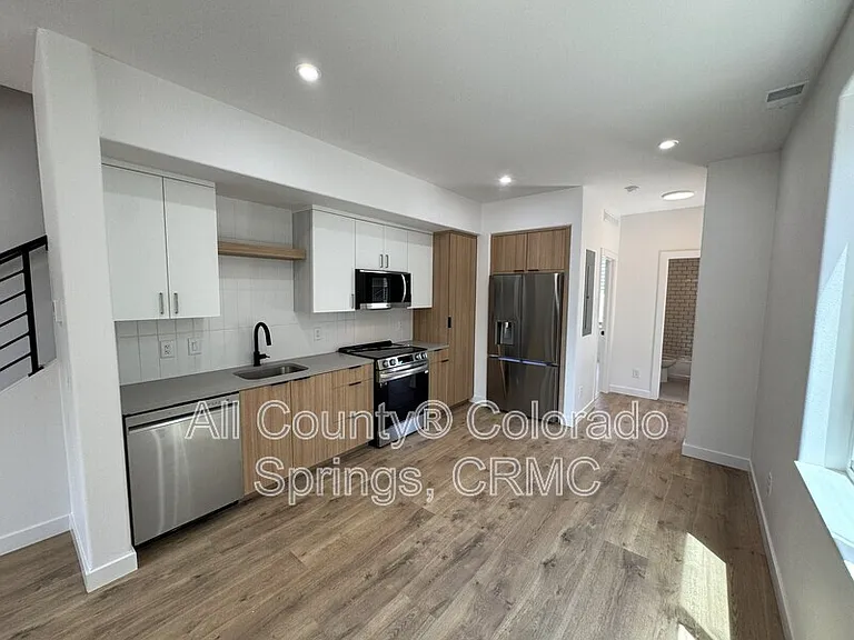 2512 1/2 W Bijou St — Photo 4